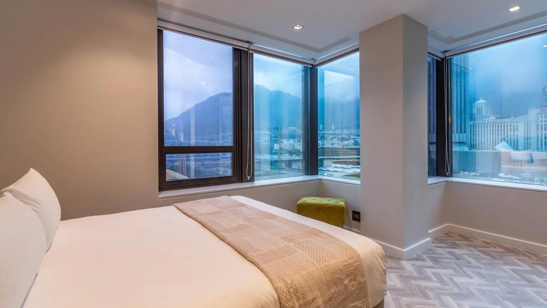Luxurious One Bed At Foreshore Place Cape Town Apartment